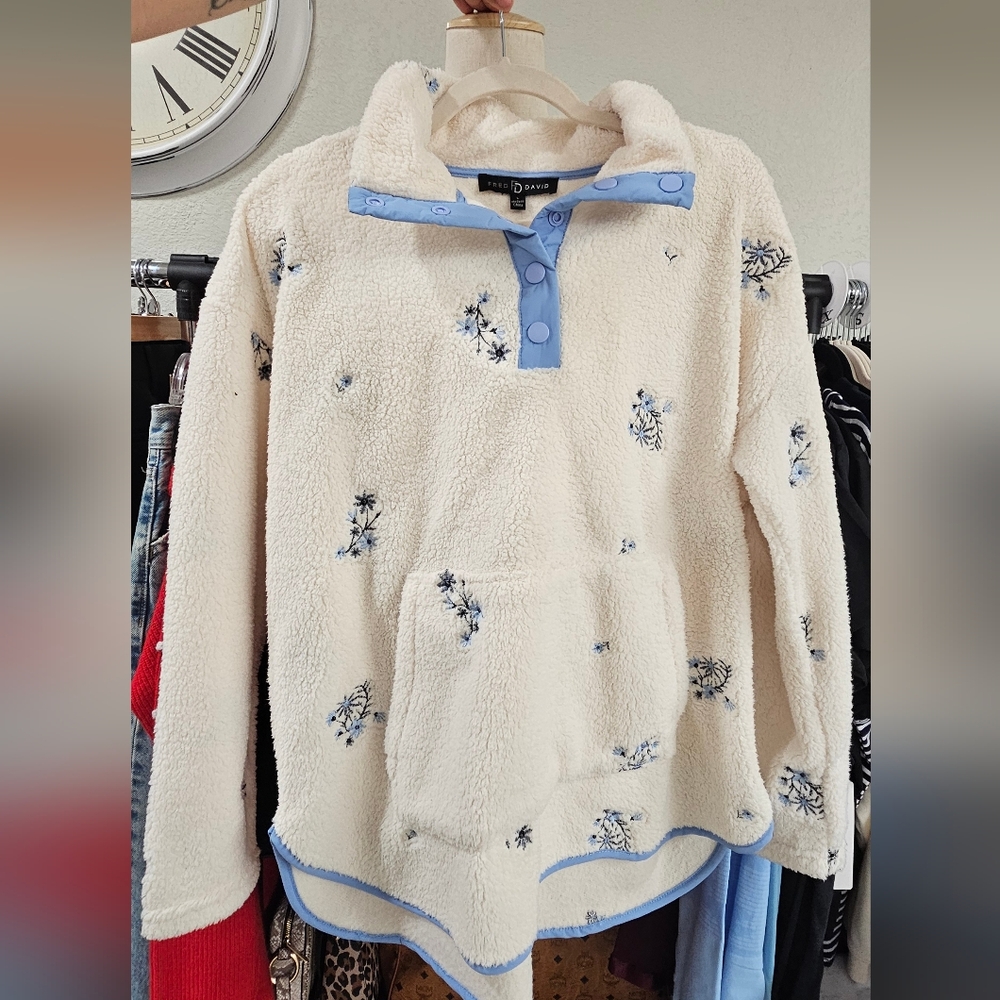 Fred David Cream and Blue Floral Embroidered Sherpa Sweater Nwt